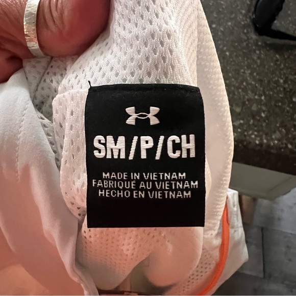 NWT Under Armour Women's UA Woven Graphic Rain Activewear Jacket - Picture 9 of 9